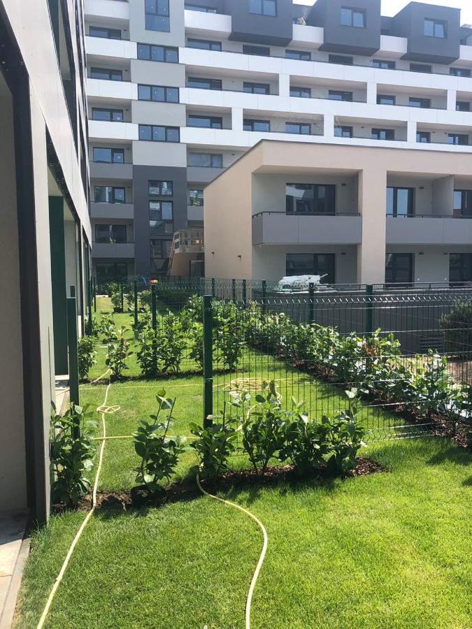 Garden Apartman Radnica - Private Parking Included 科希策 外观 照片