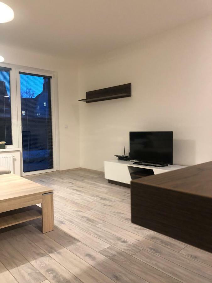 Garden Apartman Radnica - Private Parking Included 科希策 外观 照片